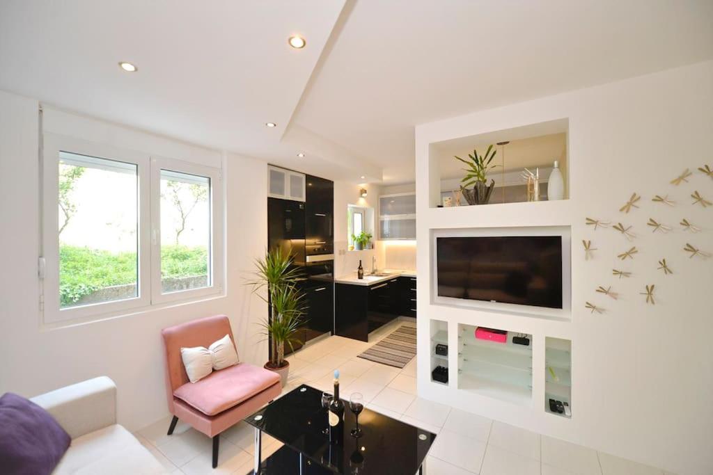 Apartment Majestic Suite,800m To Old Town&minutes To Seaside